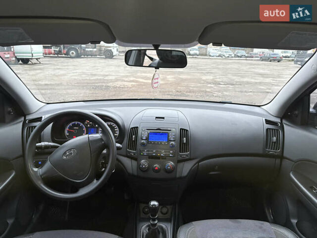 Черный Хендай i30, объемом двигателя 1.6 л и пробегом 265 тыс. км за 5900 $, фото 16 на Automoto.ua