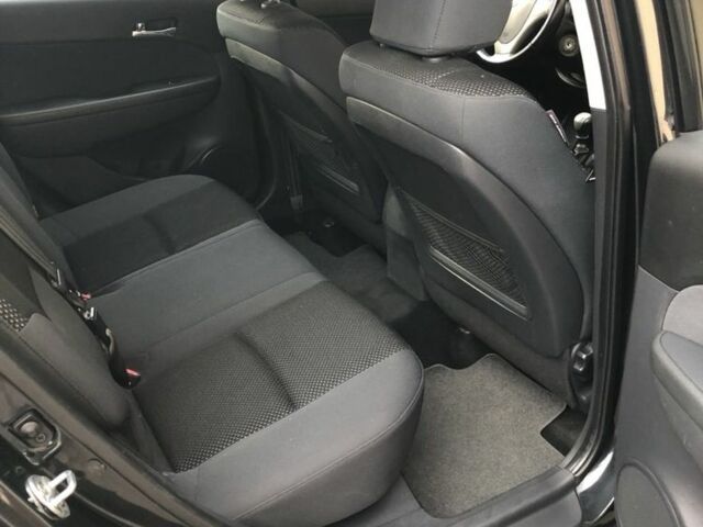 Чорний Хендай i30, об'ємом двигуна 1.4 л та пробігом 217 тис. км за 5500 $, фото 3 на Automoto.ua