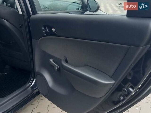 Черный Хендай i30, объемом двигателя 1.4 л и пробегом 216 тыс. км за 6300 $, фото 35 на Automoto.ua