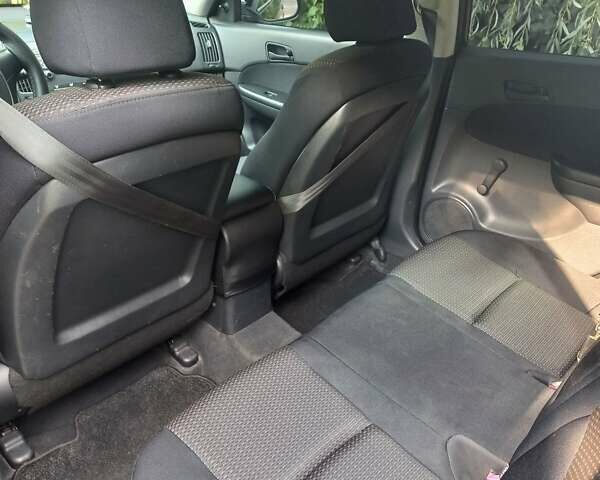 Черный Хендай i30, объемом двигателя 1.58 л и пробегом 203 тыс. км за 5700 $, фото 17 на Automoto.ua
