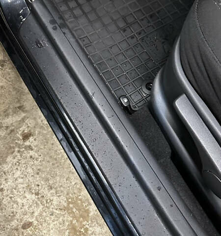 Черный Хендай i30, объемом двигателя 1.58 л и пробегом 243 тыс. км за 5500 $, фото 22 на Automoto.ua