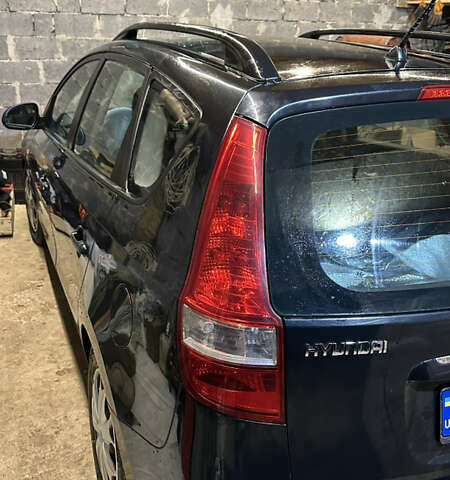 Черный Хендай i30, объемом двигателя 1.58 л и пробегом 243 тыс. км за 5500 $, фото 5 на Automoto.ua