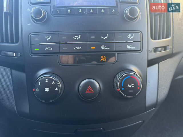 Хендай i30 2009 в Борисполе на Automoto.ua Черный Хендай i30, объемом двигателя 1.6 л и пробегом 229 тыс. км за 7000 $, фото 32 на Automoto.ua