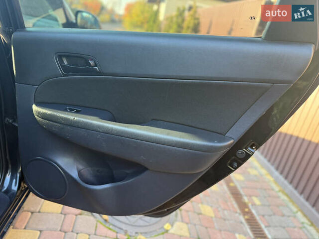 Хендай i30 2009 в Борисполе на Automoto.ua Черный Хендай i30, объемом двигателя 1.6 л и пробегом 229 тыс. км за 7000 $, фото 45 на Automoto.ua