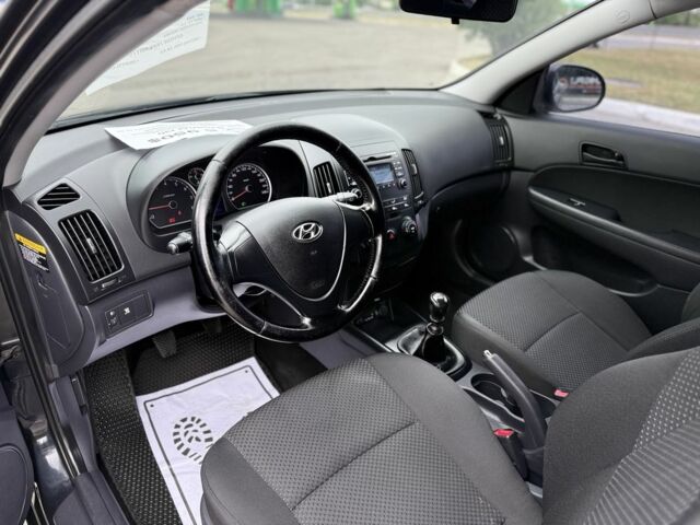 Черный Хендай i30, объемом двигателя 1.4 л и пробегом 172 тыс. км за 5950 $, фото 8 на Automoto.ua