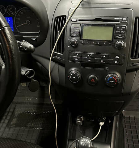 Черный Хендай i30, объемом двигателя 1.58 л и пробегом 243 тыс. км за 5500 $, фото 16 на Automoto.ua