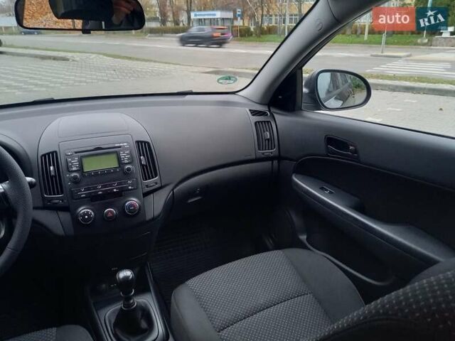 Черный Хендай i30, объемом двигателя 1.4 л и пробегом 216 тыс. км за 6300 $, фото 26 на Automoto.ua