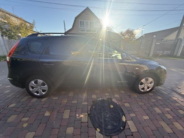 Хендай i30 2009 в Борисполе на Automoto.ua Черный Хендай i30, объемом двигателя 1.6 л и пробегом 229 тыс. км за 7000 $, фото 6 на Automoto.ua