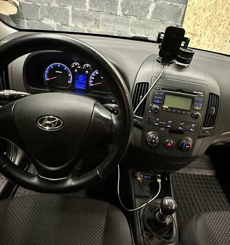 Черный Хендай i30, объемом двигателя 1.58 л и пробегом 243 тыс. км за 5500 $, фото 20 на Automoto.ua