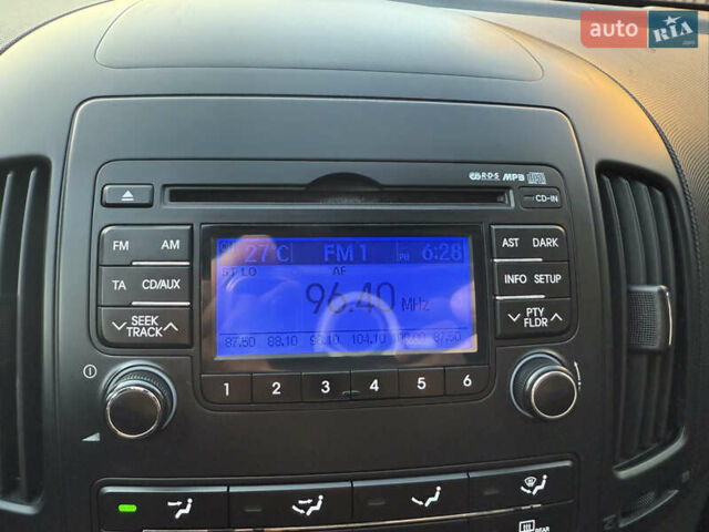 Черный Хендай i30, объемом двигателя 1.6 л и пробегом 229 тыс. км за 6700 $, фото 18 на Automoto.ua