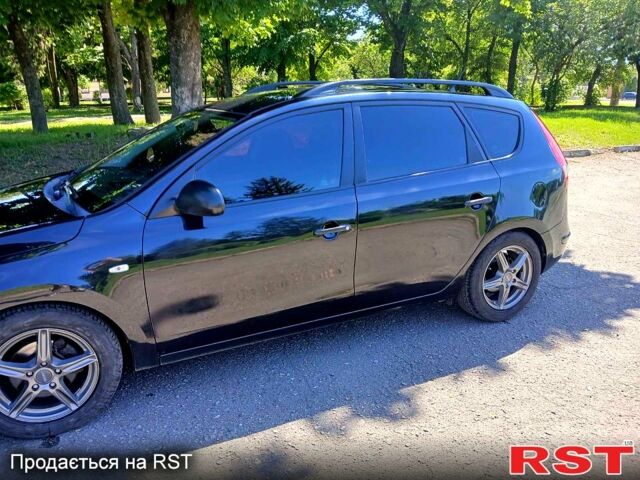 Черный Хендай i30, объемом двигателя 1.4 л и пробегом 208 тыс. км за 5799 $, фото 7 на Automoto.ua