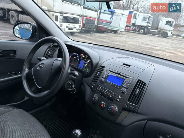 Черный Хендай i30, объемом двигателя 1.6 л и пробегом 265 тыс. км за 5900 $, фото 18 на Automoto.ua