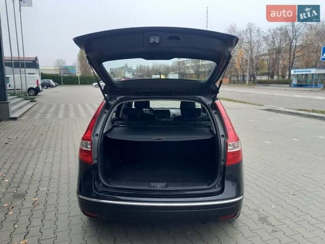 Черный Хендай i30, объемом двигателя 1.4 л и пробегом 216 тыс. км за 6300 $, фото 7 на Automoto.ua