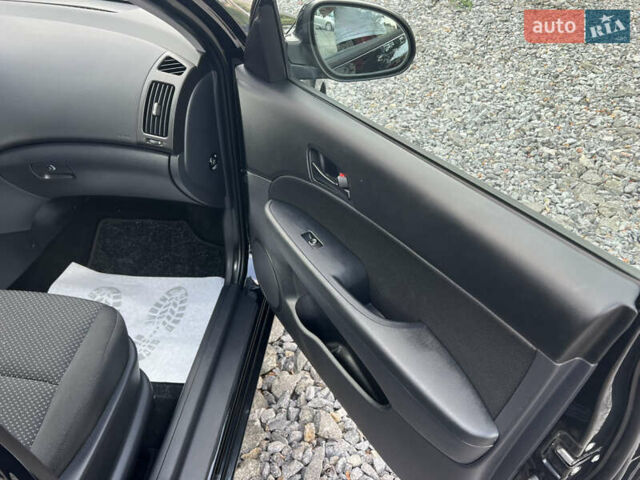 Чорний Хендай i30, об'ємом двигуна 1.4 л та пробігом 188 тис. км за 6850 $, фото 12 на Automoto.ua