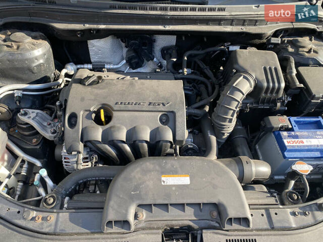 Черный Хендай i30, объемом двигателя 1.4 л и пробегом 187 тыс. км за 6850 $, фото 7 на Automoto.ua