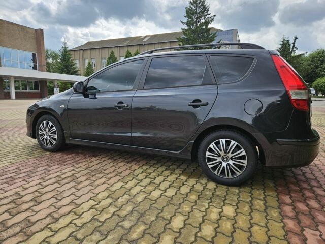 Черный Хендай i30, объемом двигателя 1.4 л и пробегом 157 тыс. км за 6700 $, фото 7 на Automoto.ua