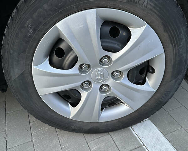 Черный Хендай i30, объемом двигателя 1.4 л и пробегом 230 тыс. км за 5000 $, фото 12 на Automoto.ua