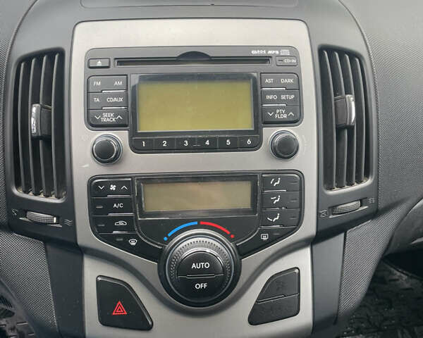 Черный Хендай i30, объемом двигателя 1.6 л и пробегом 204 тыс. км за 6600 $, фото 15 на Automoto.ua