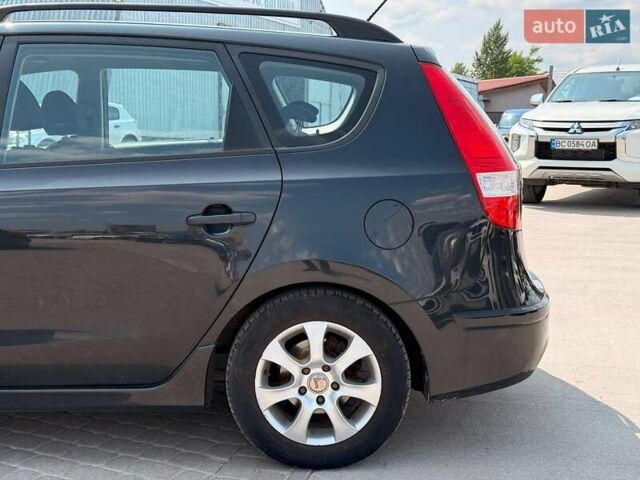 Черный Хендай i30, объемом двигателя 1.4 л и пробегом 223 тыс. км за 5300 $, фото 8 на Automoto.ua