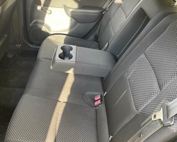 Черный Хендай i30, объемом двигателя 1.4 л и пробегом 187 тыс. км за 6850 $, фото 5 на Automoto.ua