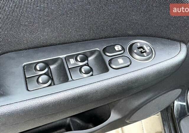 Черный Хендай i30, объемом двигателя 1.4 л и пробегом 145 тыс. км за 5999 $, фото 11 на Automoto.ua