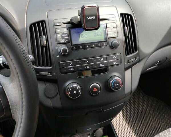 Чорний Хендай i30, об'ємом двигуна 1.4 л та пробігом 176 тис. км за 5700 $, фото 1 на Automoto.ua