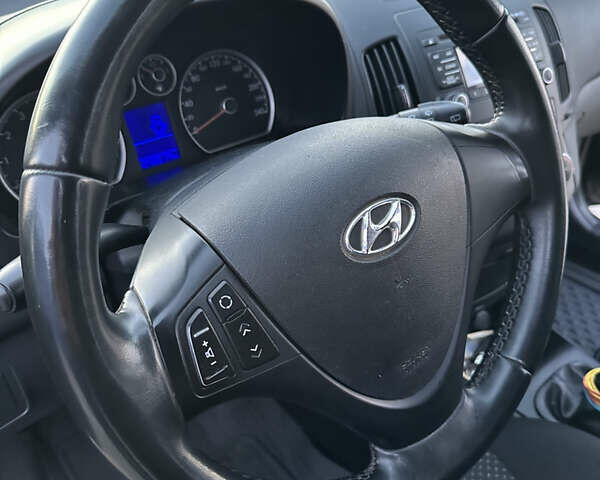 Черный Хендай i30, объемом двигателя 1.4 л и пробегом 230 тыс. км за 5000 $, фото 24 на Automoto.ua