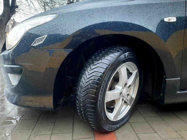 Черный Хендай i30, объемом двигателя 1.6 л и пробегом 219 тыс. км за 6300 $, фото 3 на Automoto.ua
