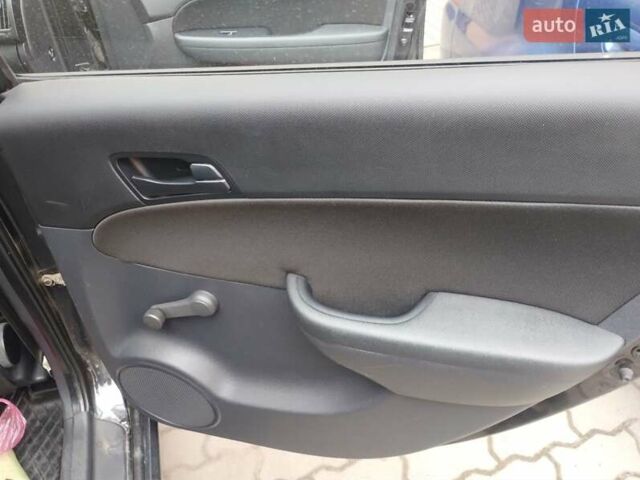 Черный Хендай i30, объемом двигателя 1.58 л и пробегом 190 тыс. км за 7100 $, фото 6 на Automoto.ua