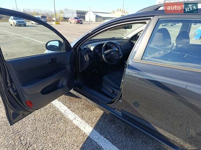 Черный Хендай i30, объемом двигателя 1.4 л и пробегом 237 тыс. км за 5600 $, фото 4 на Automoto.ua