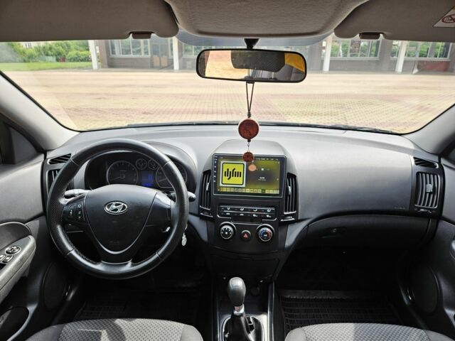 Черный Хендай i30, объемом двигателя 1.4 л и пробегом 157 тыс. км за 6700 $, фото 8 на Automoto.ua