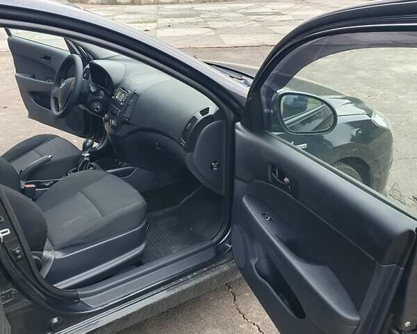 Чорний Хендай i30, об'ємом двигуна 1.4 л та пробігом 149 тис. км за 6100 $, фото 14 на Automoto.ua