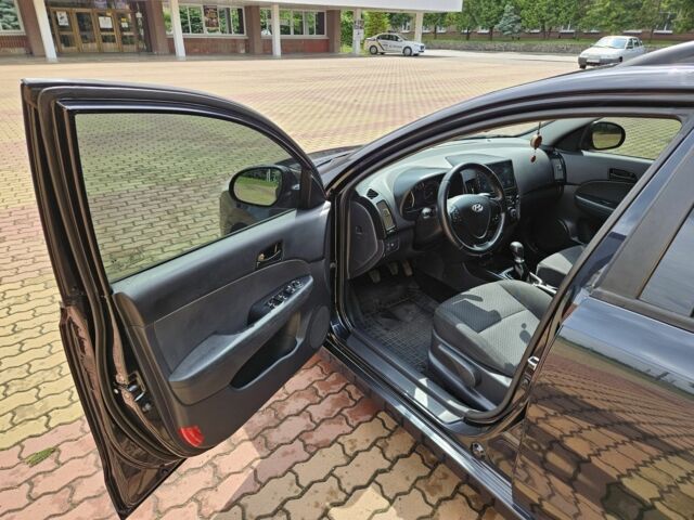 Черный Хендай i30, объемом двигателя 1.4 л и пробегом 157 тыс. км за 6700 $, фото 15 на Automoto.ua