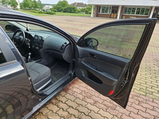 Черный Хендай i30, объемом двигателя 1.4 л и пробегом 157 тыс. км за 6700 $, фото 14 на Automoto.ua