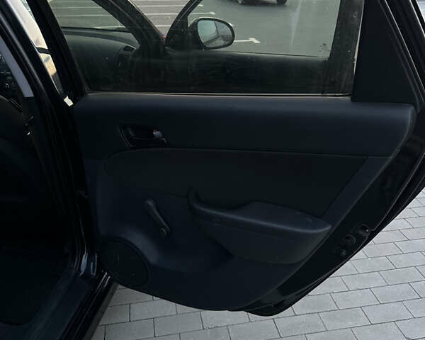 Черный Хендай i30, объемом двигателя 1.4 л и пробегом 230 тыс. км за 5000 $, фото 16 на Automoto.ua