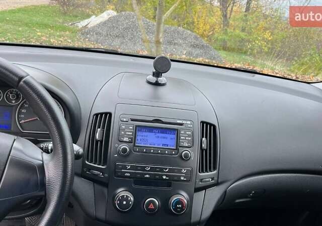 Хендай i30 2010 в Смеле на Automoto.ua Черный Хендай i30, объемом двигателя 1.58 л и пробегом 229 тыс. км за 6900 $, фото 12 на Automoto.ua