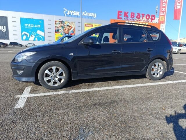 Черный Хендай i30, объемом двигателя 1.4 л и пробегом 237 тыс. км за 5600 $, фото 2 на Automoto.ua