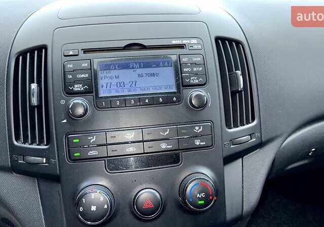 Черный Хендай i30, объемом двигателя 1.4 л и пробегом 145 тыс. км за 5999 $, фото 16 на Automoto.ua