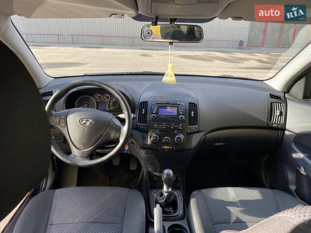 Черный Хендай i30, объемом двигателя 1.4 л и пробегом 187 тыс. км за 6850 $, фото 4 на Automoto.ua