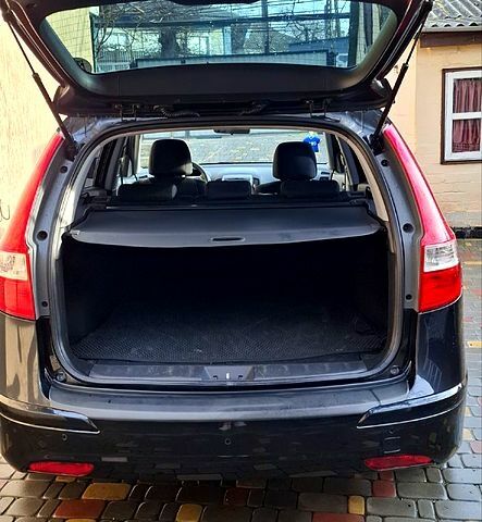 Черный Хендай i30, объемом двигателя 1.6 л и пробегом 212 тыс. км за 5800 $, фото 4 на Automoto.ua