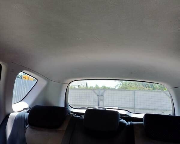 Черный Хендай i30, объемом двигателя 1.58 л и пробегом 330 тыс. км за 6100 $, фото 10 на Automoto.ua