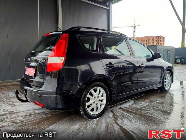 Черный Хендай i30, объемом двигателя 1.4 л и пробегом 135 тыс. км за 6500 $, фото 7 на Automoto.ua