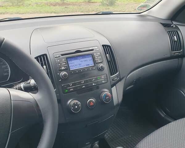 Чорний Хендай i30, об'ємом двигуна 1.4 л та пробігом 149 тис. км за 6100 $, фото 27 на Automoto.ua