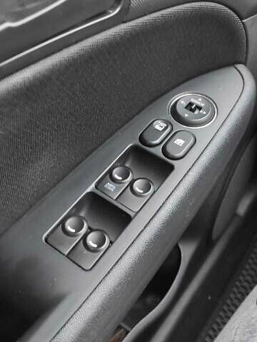 Черный Хендай i30, объемом двигателя 1.6 л и пробегом 241 тыс. км за 6400 $, фото 10 на Automoto.ua