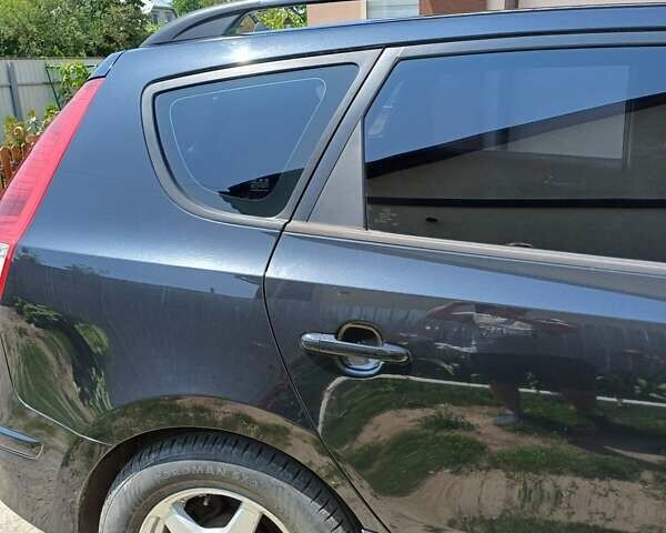 Черный Хендай i30, объемом двигателя 1.58 л и пробегом 330 тыс. км за 6100 $, фото 2 на Automoto.ua