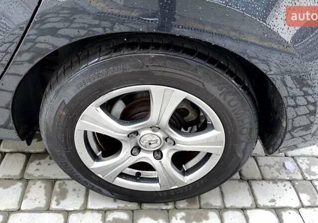 Черный Хендай i30, объемом двигателя 1.4 л и пробегом 145 тыс. км за 5999 $, фото 4 на Automoto.ua