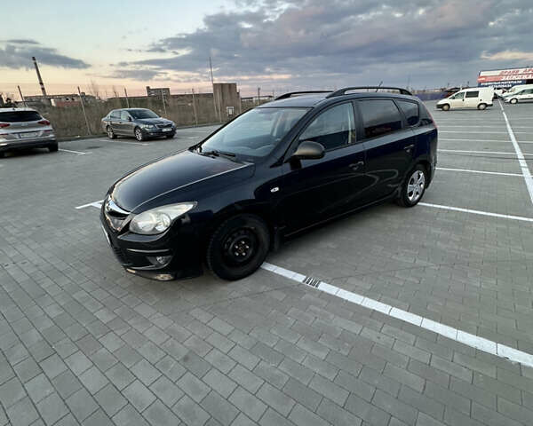 Черный Хендай i30, объемом двигателя 1.4 л и пробегом 230 тыс. км за 5000 $, фото 4 на Automoto.ua