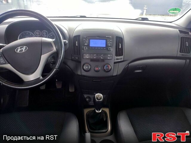 Черный Хендай i30, объемом двигателя 1.4 л и пробегом 135 тыс. км за 6500 $, фото 10 на Automoto.ua