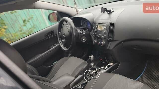Черный Хендай i30, объемом двигателя 1.4 л и пробегом 216 тыс. км за 5650 $, фото 4 на Automoto.ua
