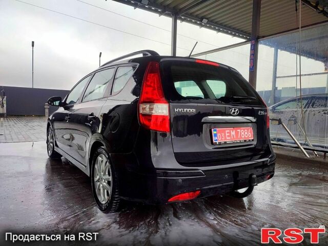 Черный Хендай i30, объемом двигателя 1.4 л и пробегом 135 тыс. км за 6500 $, фото 3 на Automoto.ua